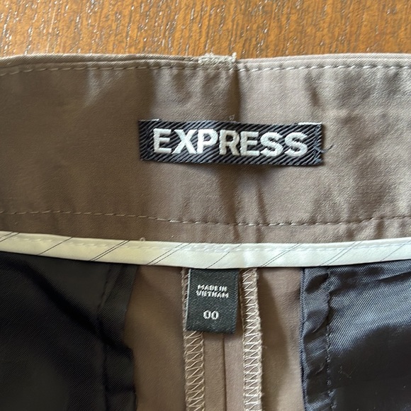 EXPRESS 00 - Picture 2 of 7